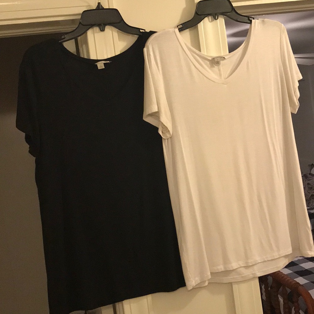 2 Halogen V-Neck Tee Shirts!